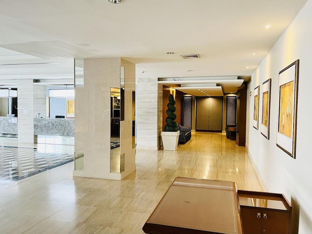 Indra Regent Hotel 4*