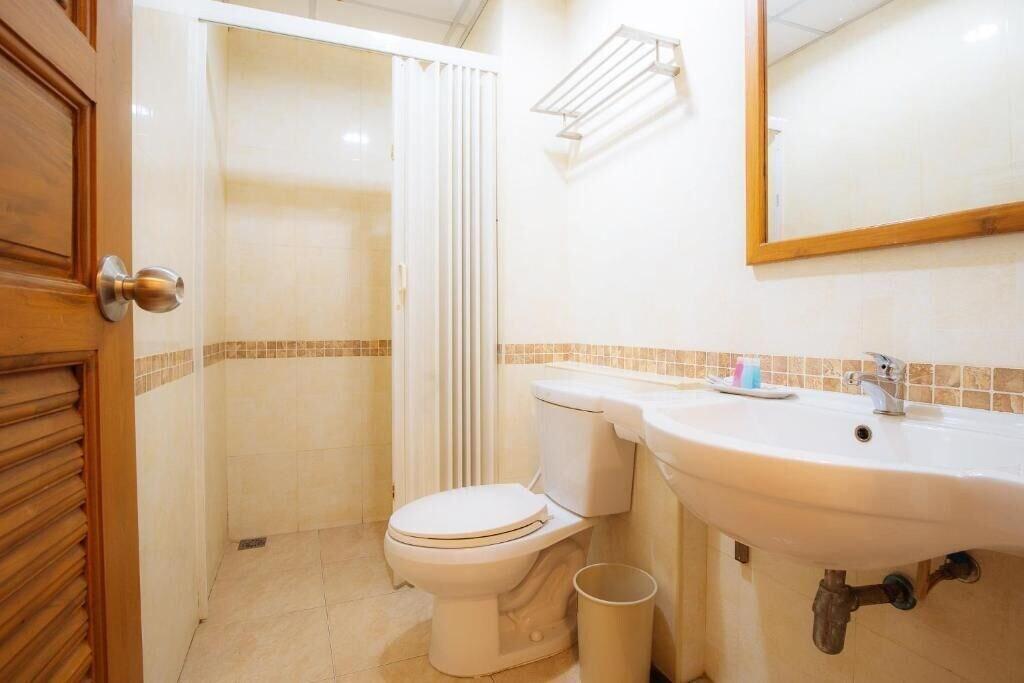 Metro Point Hotel 4*