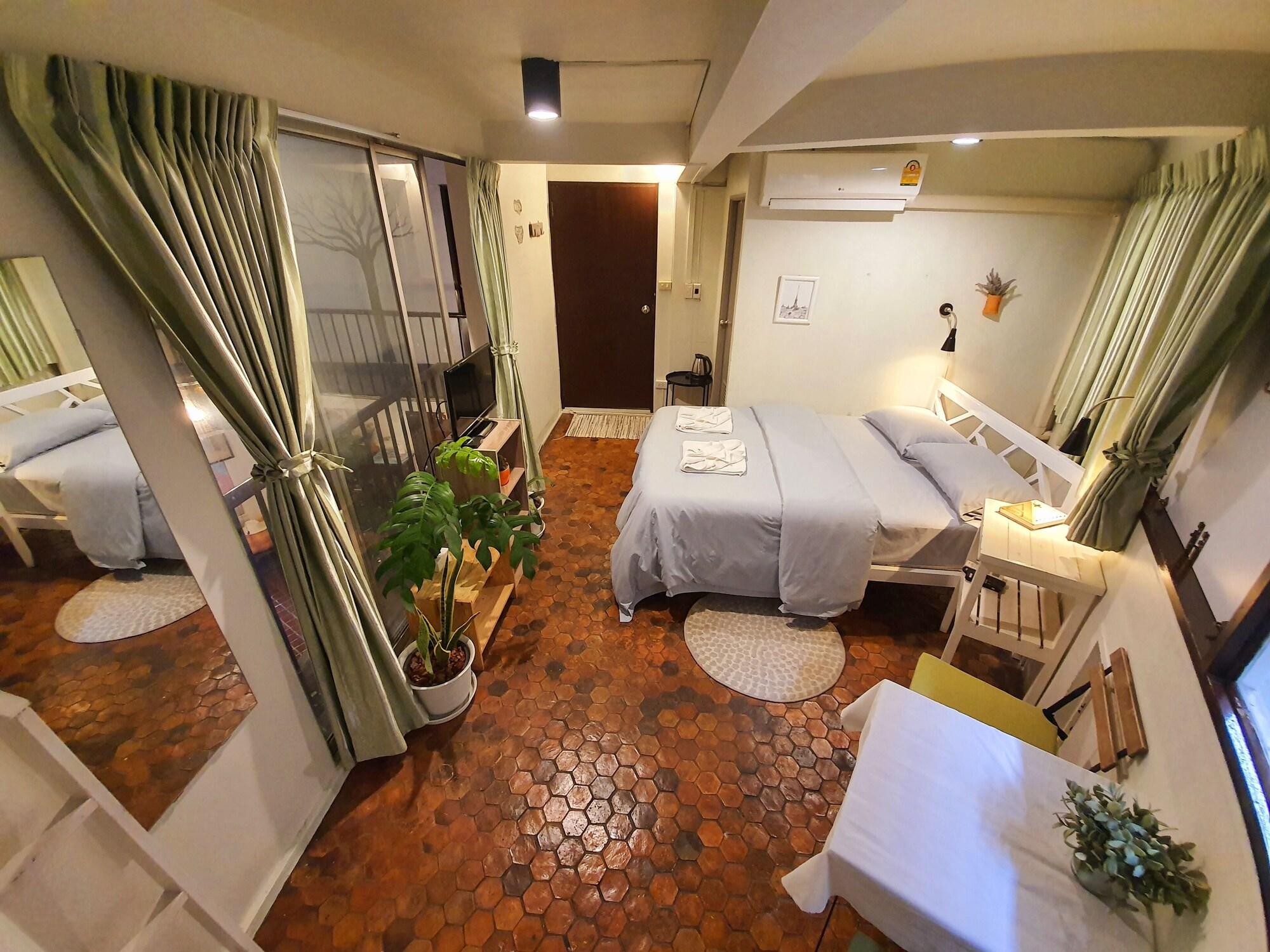 Hotel The 16 2*