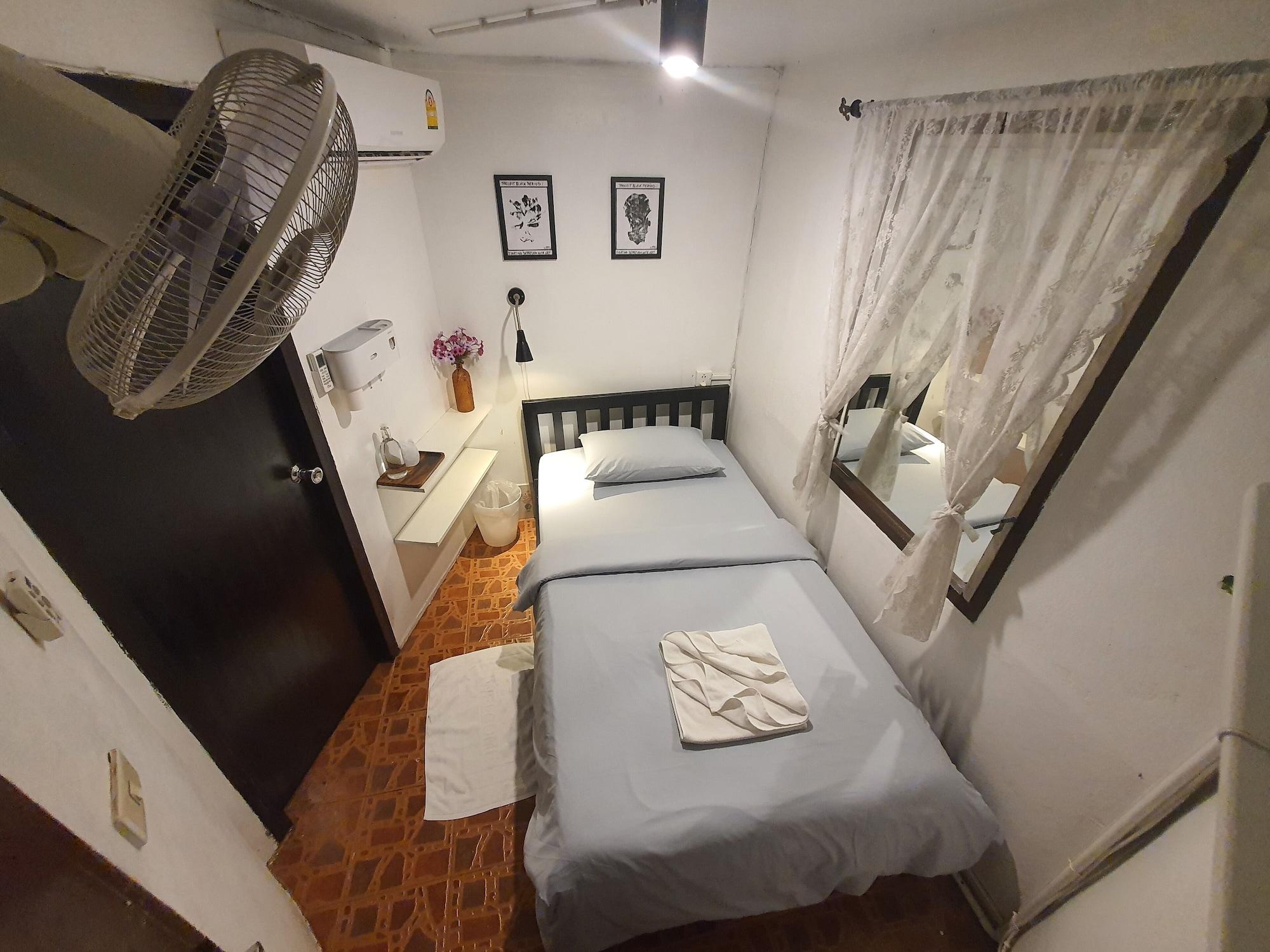 Hotel The 16