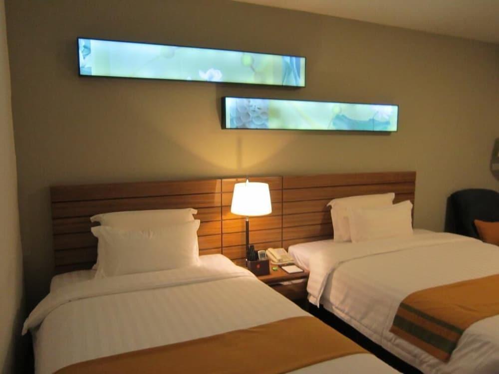 Maple Hotel