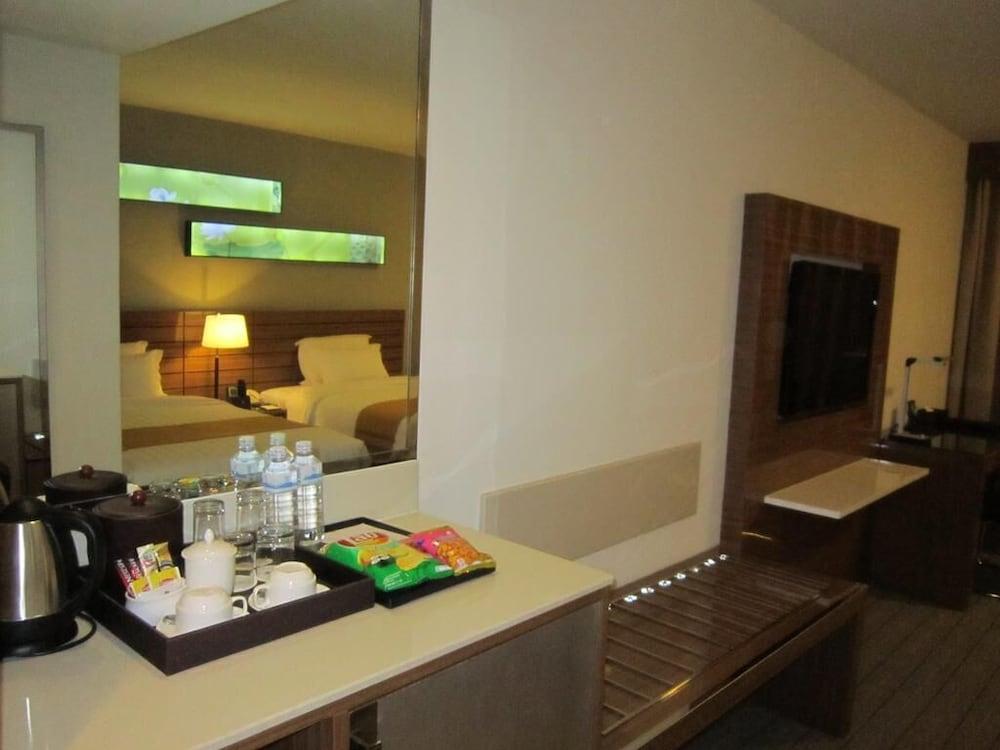 Maple Hotel