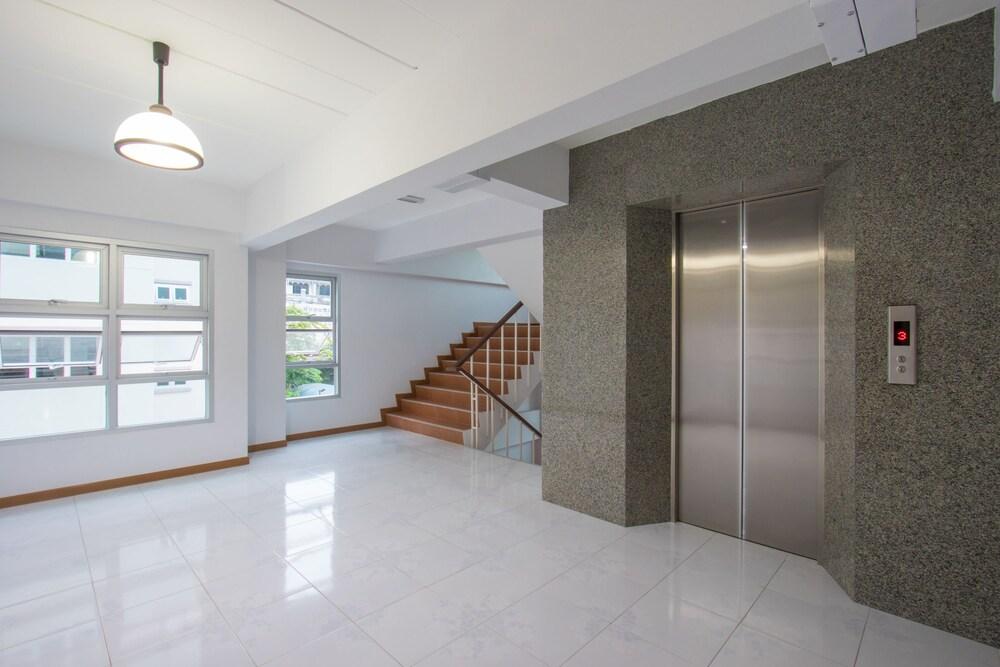 Aparthotel Jr Mansion On Nut Soi 25 2*