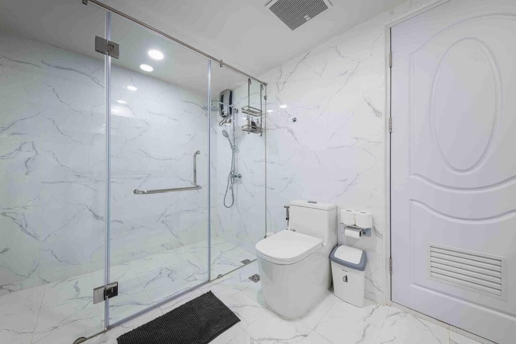 Skyline View, Great Location, Spacious Apartment, Apartment Bangkok