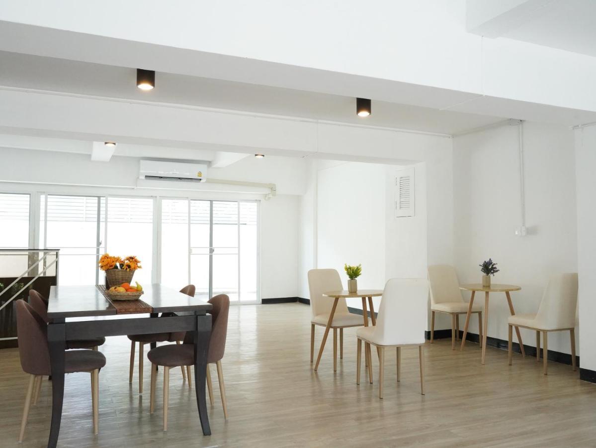 Roomquest It Square Don Mueang Airport Bangkok