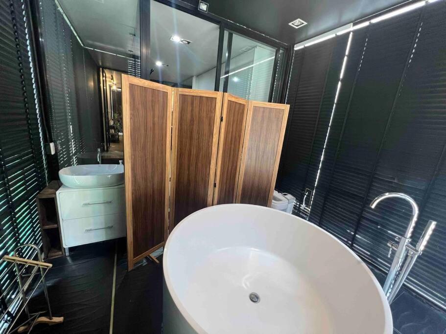 Selfcheckin Townhome In Charoen Nakhorn 60 Near Bts Iconsiam Asiatique And Chaophraya River Maximum 4 Guests Villa