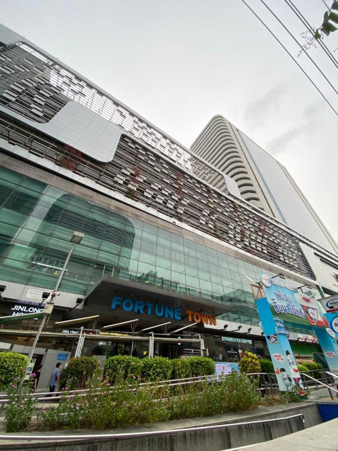 Sura Near Mrt Phra Ram 9 Bangkok