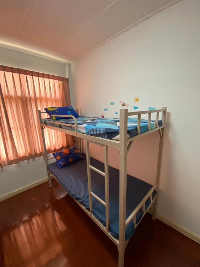 Hostel Sura Near Mrt Phra Ram 9 Bangkok