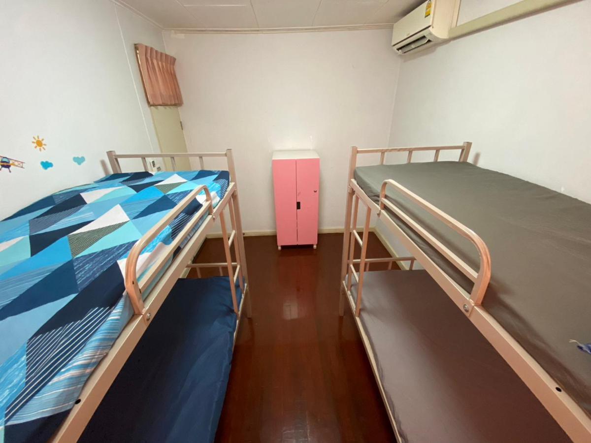 Sura Near Mrt Phra Ram 9 Hostel *