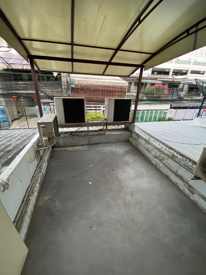 Sura Near Mrt Phra Ram 9 Hostel