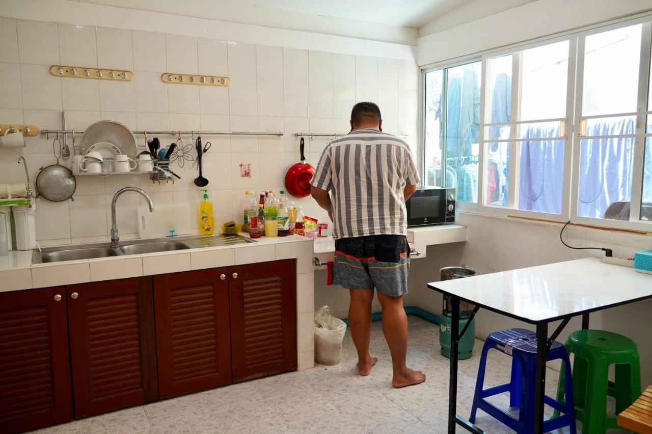 Hostel Sura Near Mrt Phra Ram 9 Bangkok
