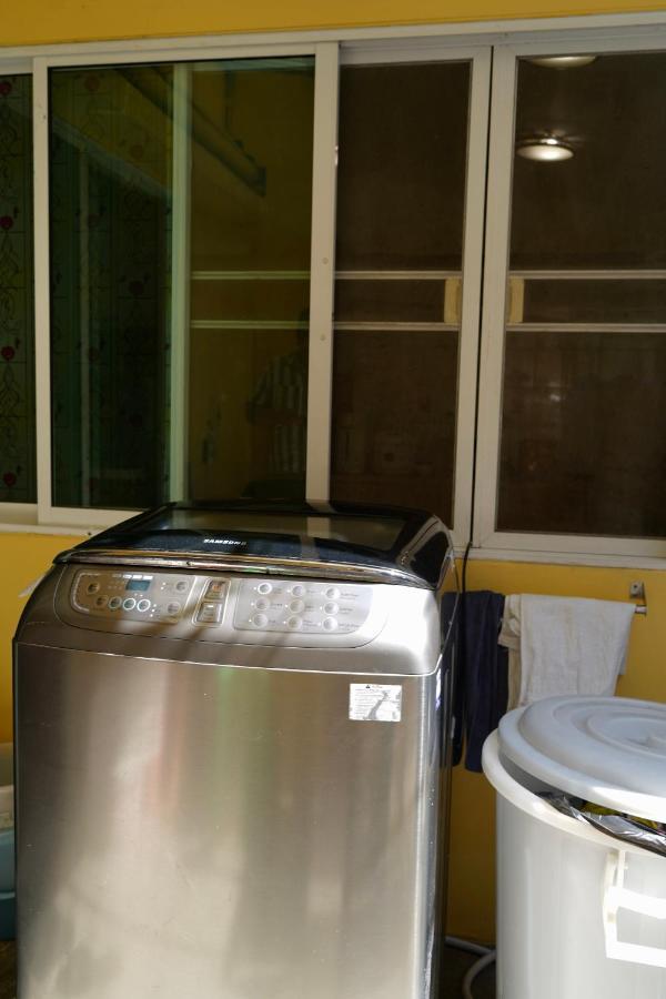 Sura Near Mrt Phra Ram 9 Hostel