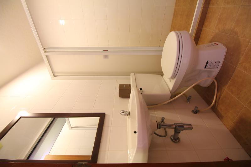 Super Oyo 484 Pannee Khaosan Sha Hotel 3*