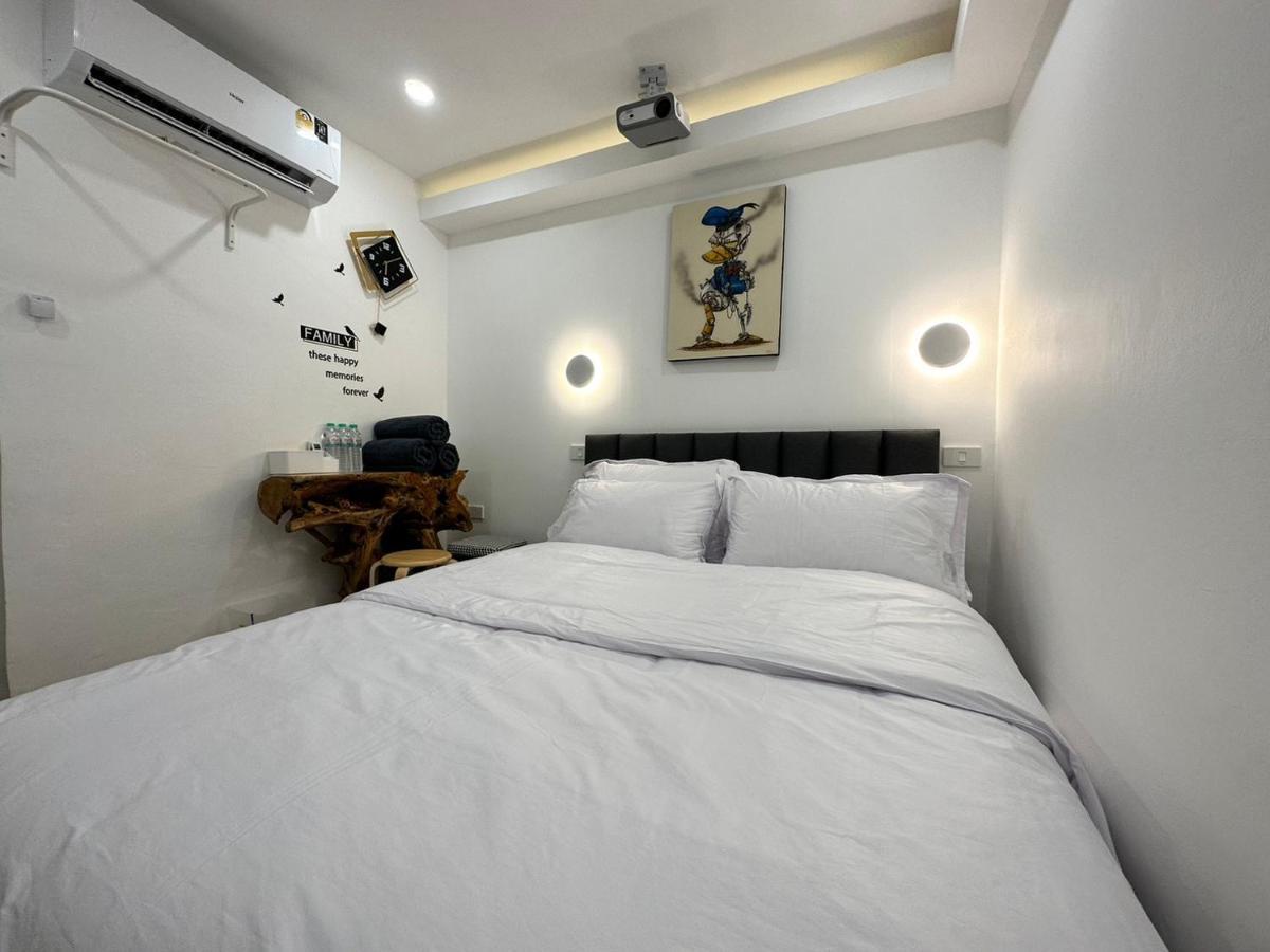 The White Den Sukhumvit 44 * Bangkok