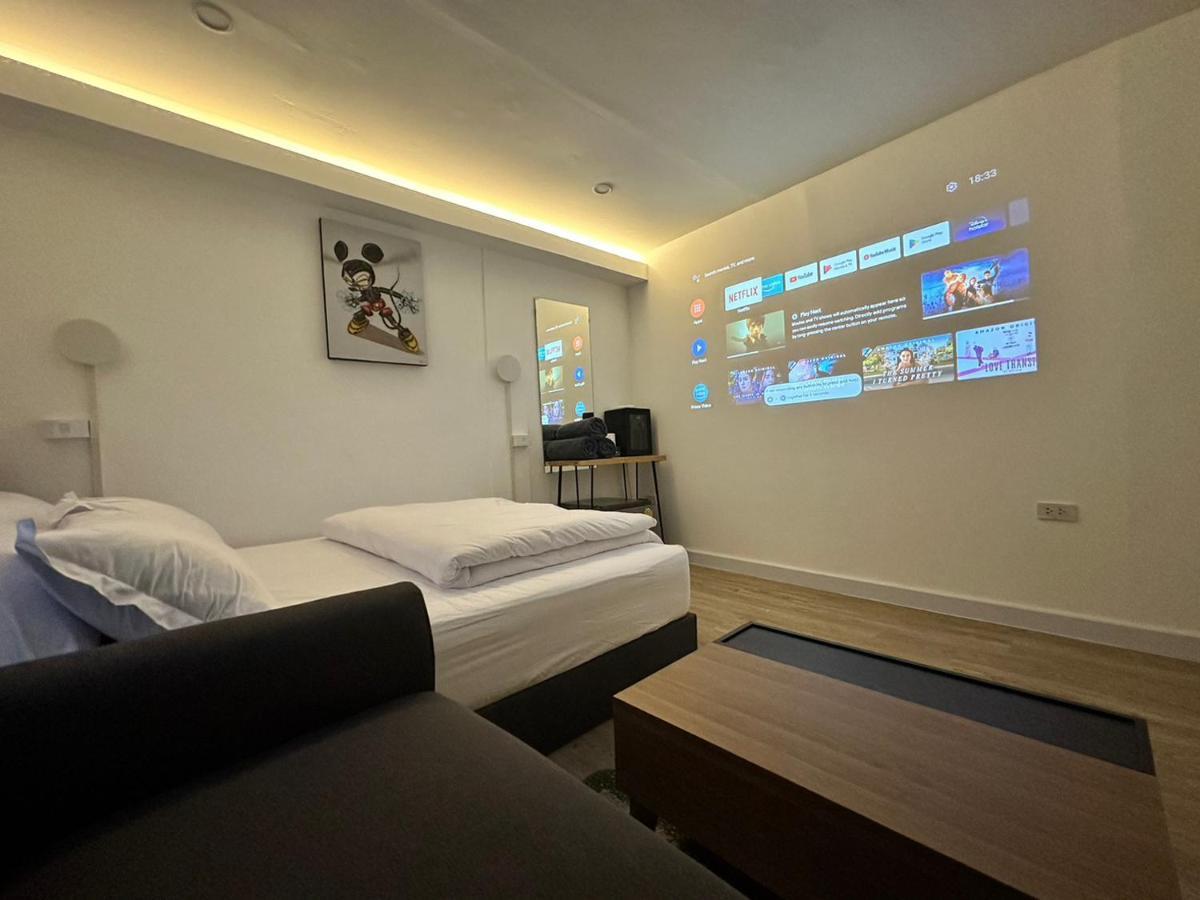 The White Den Sukhumvit 44 *