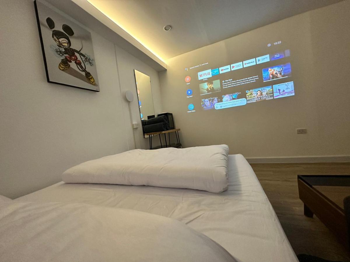 The White Den Sukhumvit 44 *