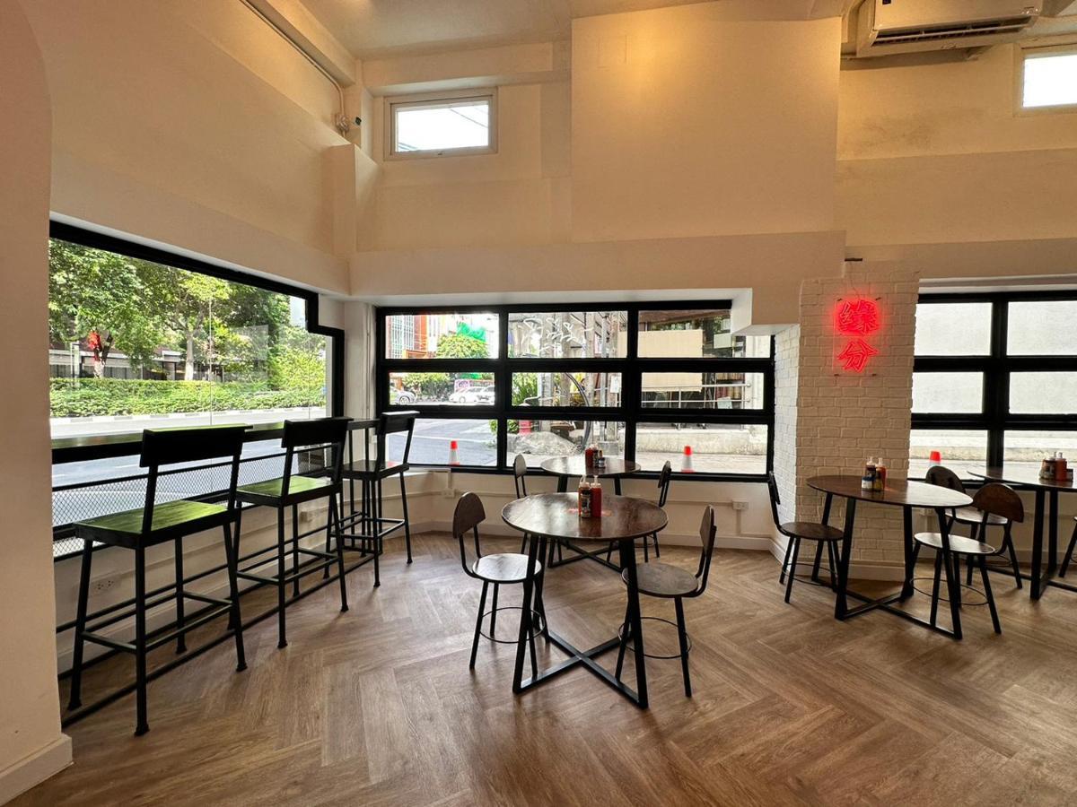 Hostel The White Den Sukhumvit 44 *