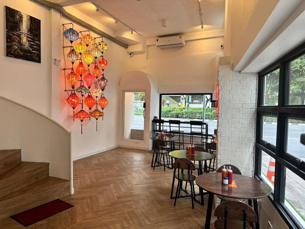 Hostel The White Den Sukhumvit 44