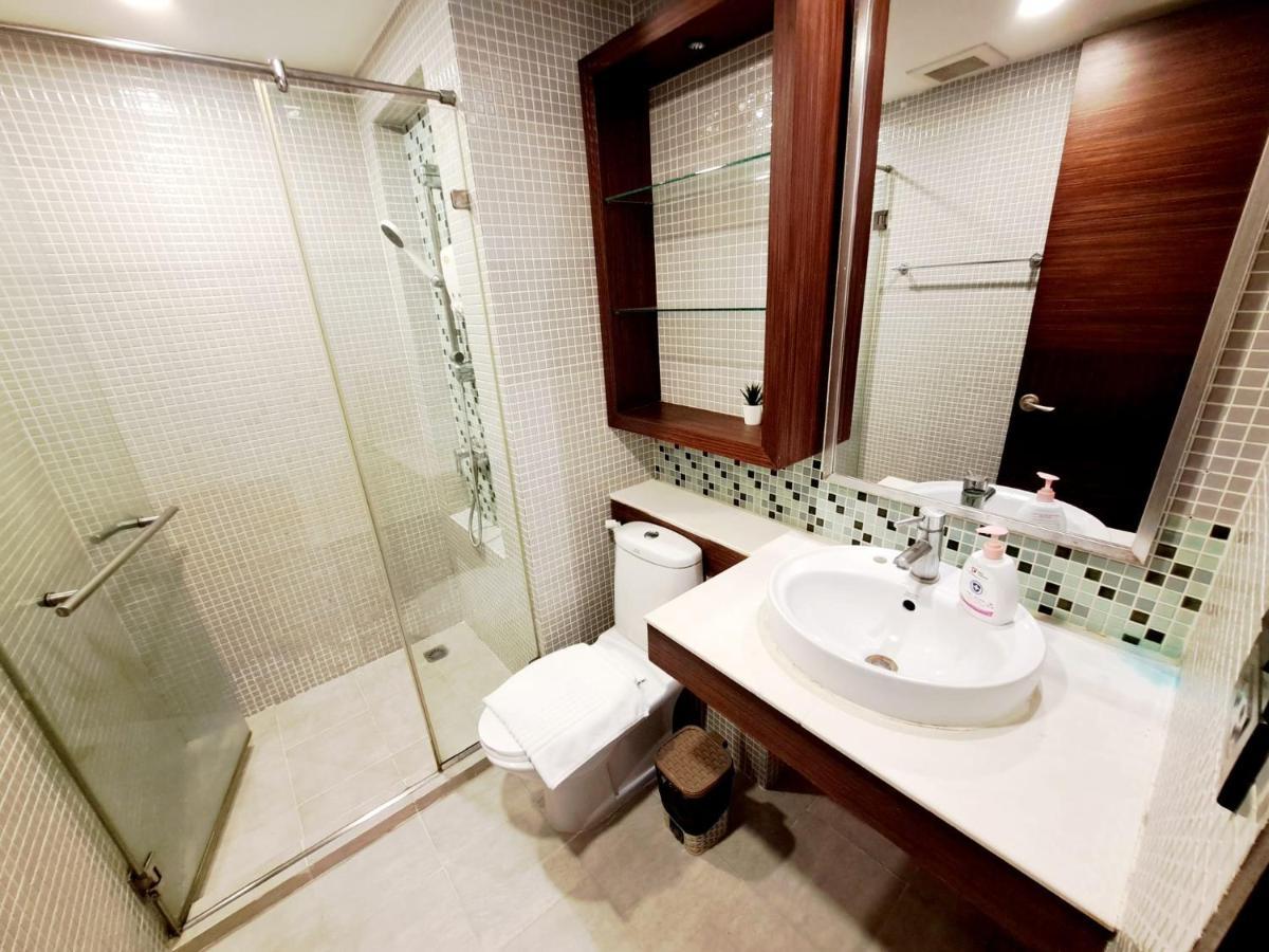8th Floor 2brs Penthouse 700m Walk To Ekkamai Bts Station * Bangkok