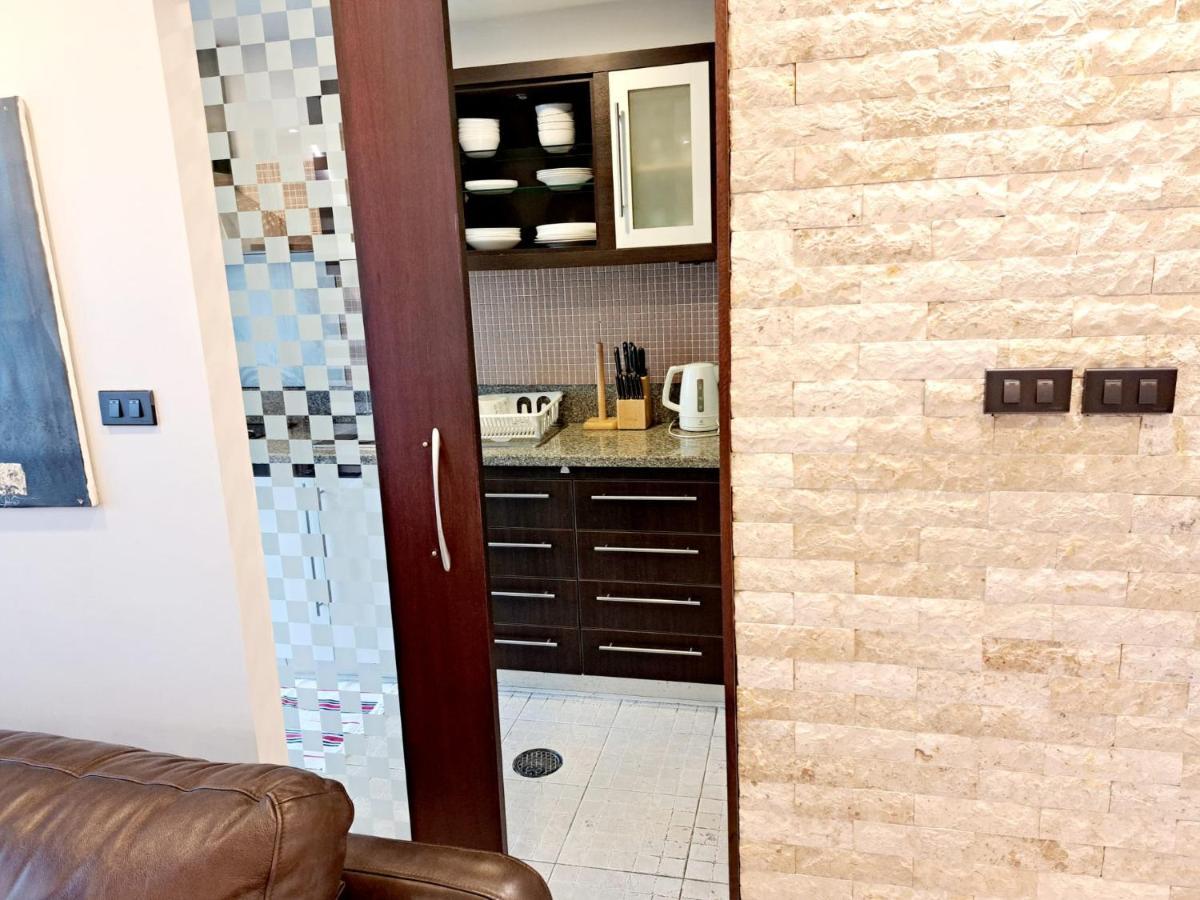8th Floor 2brs Penthouse 700m Walk To Ekkamai Bts Station * Bangkok