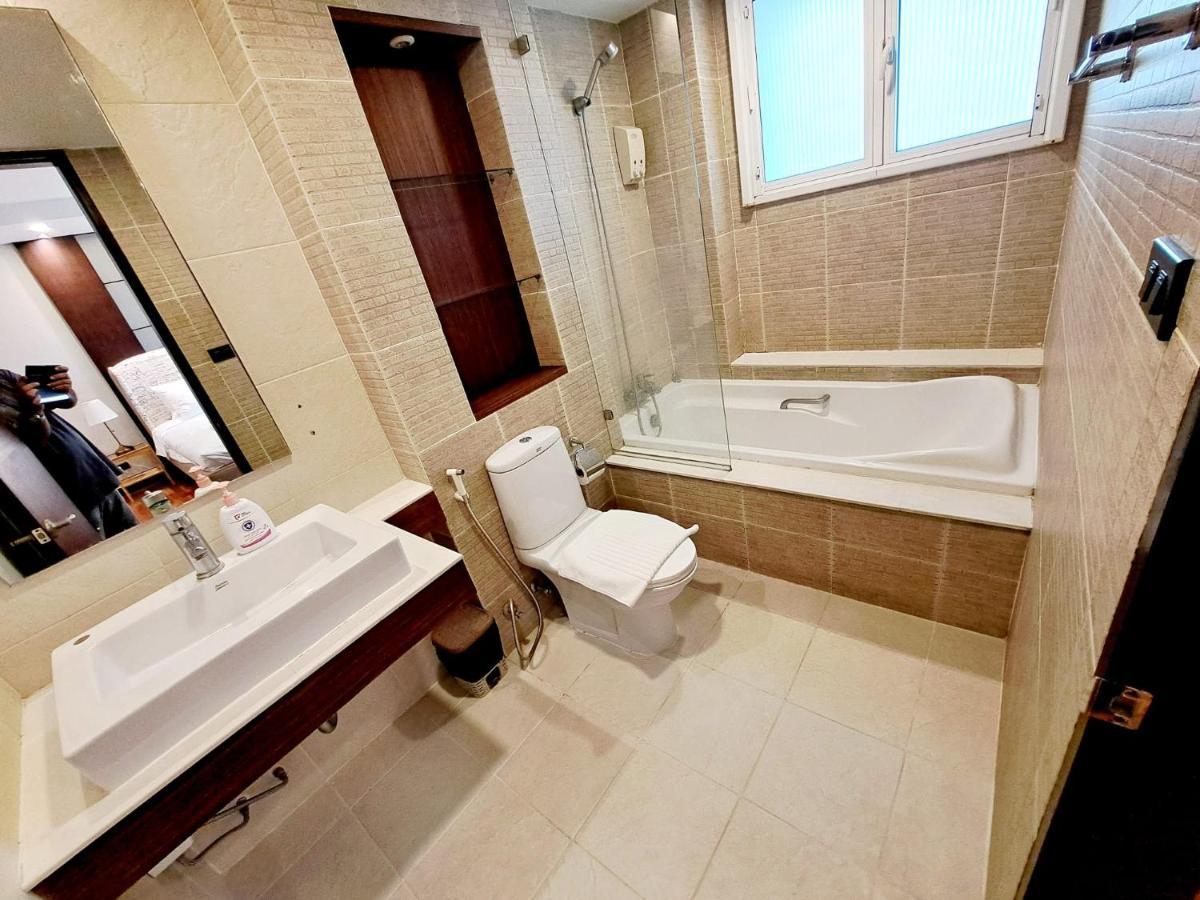 8th Floor 2brs Penthouse 700m Walk To Ekkamai Bts Station * Bangkok