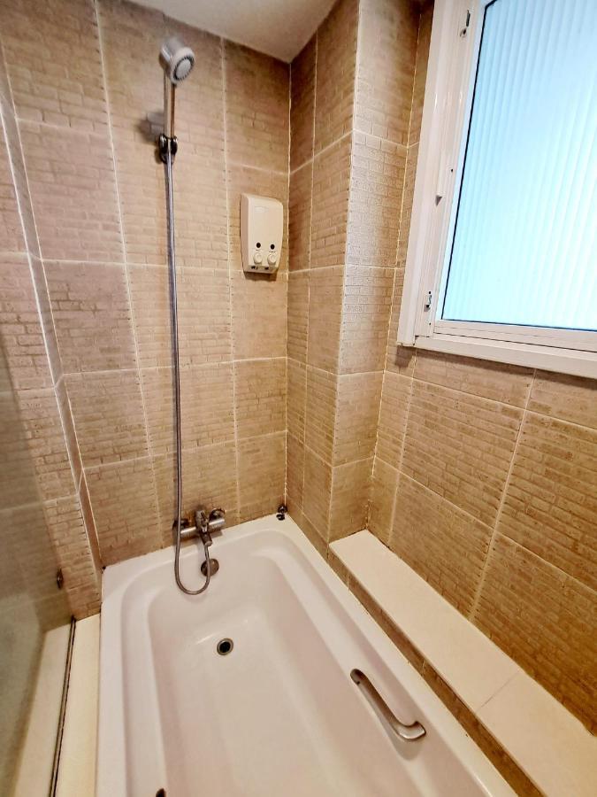 8th Floor 2brs Penthouse 700m Walk To Ekkamai Bts Station * Bangkok