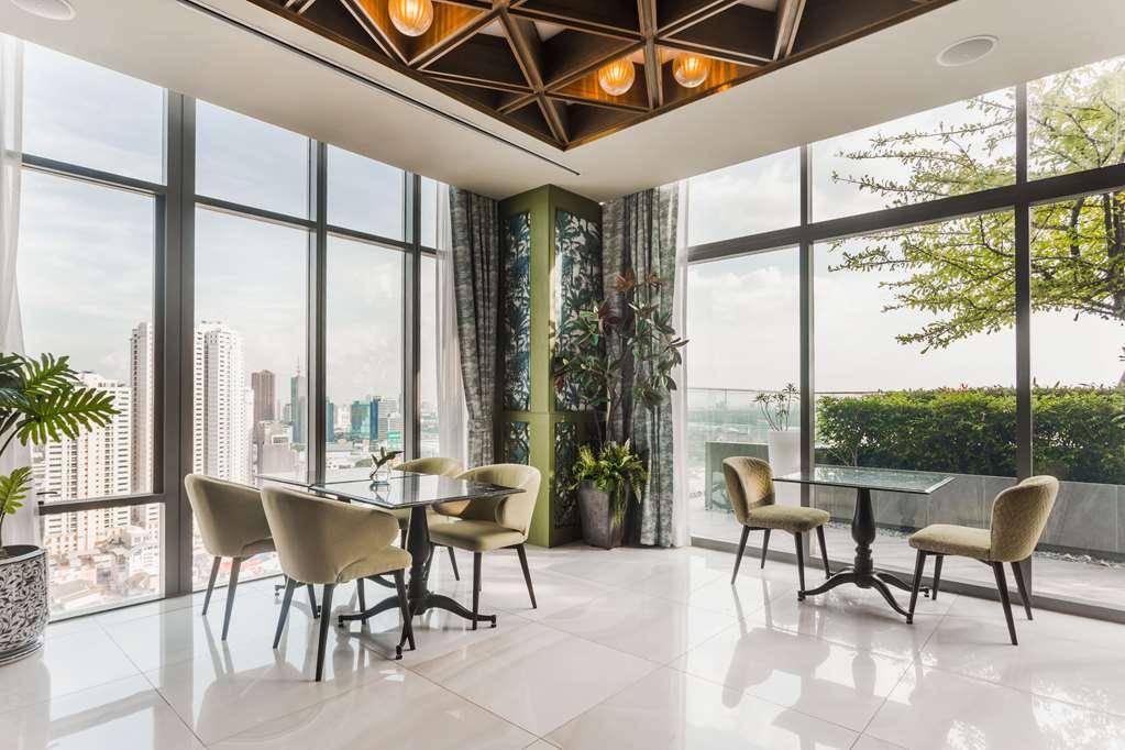 Wyndham Queen Convention Centre Hotel 4*