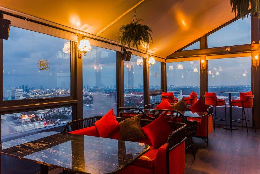 Wyndham Queen Convention Centre Hotel 4*