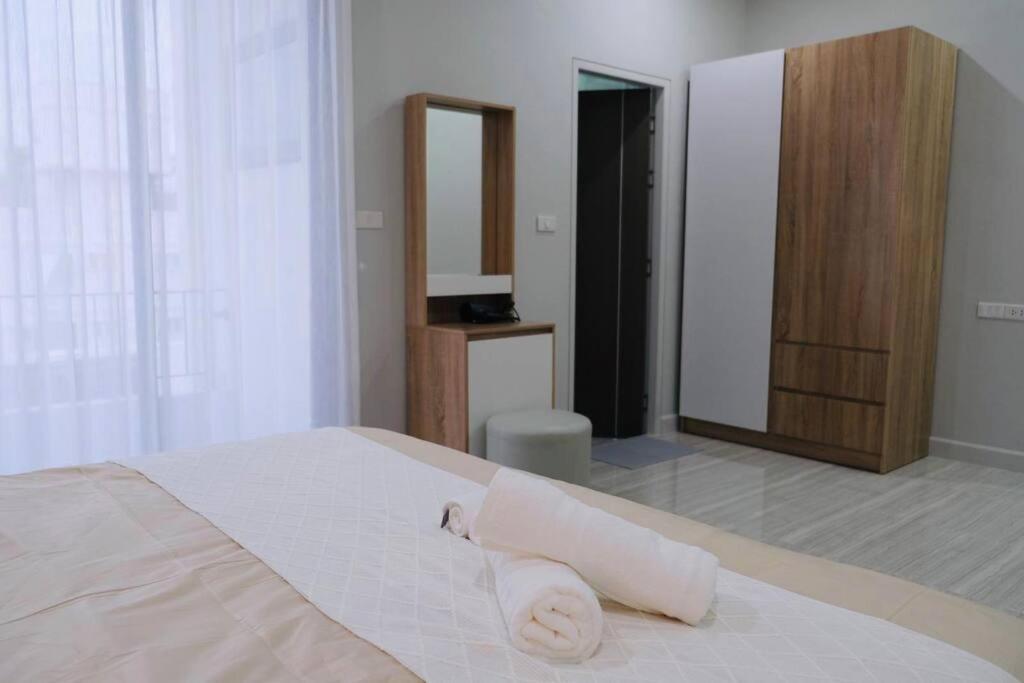 Cheri's 5and1 Bedroom Townhouse In Sukhumvit 36 , Bangkok, Near Tonglo Rail Station Bangkok