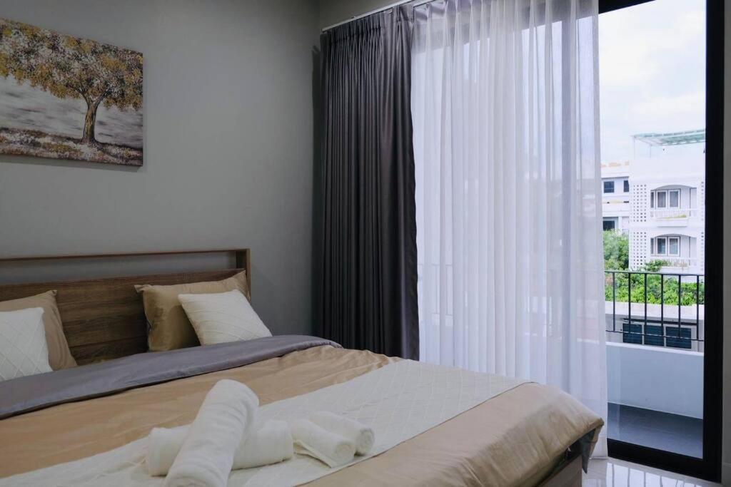 Cheri's 5and1 Bedroom Townhouse In Sukhumvit 36 , Bangkok, Near Tonglo Rail Station *