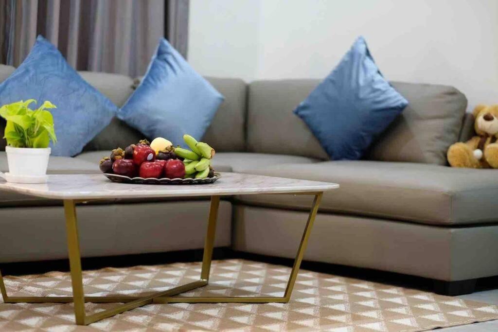 Cheri's Homestay: Townhouse Near Thong Lo Bts *