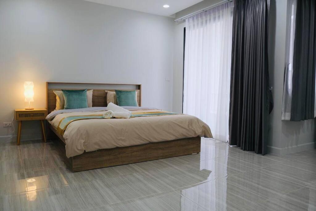 Cheri's 5and1 Bedroom Townhouse In Sukhumvit 36 , Bangkok, Near Tonglo Rail Station Villa *
