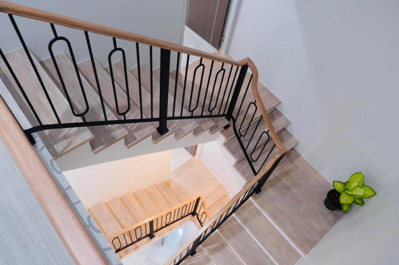 Cheri's 5and1 Bedroom Townhouse In Sukhumvit 36 , Bangkok, Near Tonglo Rail Station Villa