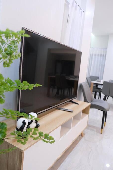 Villa Cheri's 5and1 Bedroom Townhouse In Sukhumvit 36 , Bangkok, Near Tonglo Rail Station Bangkok