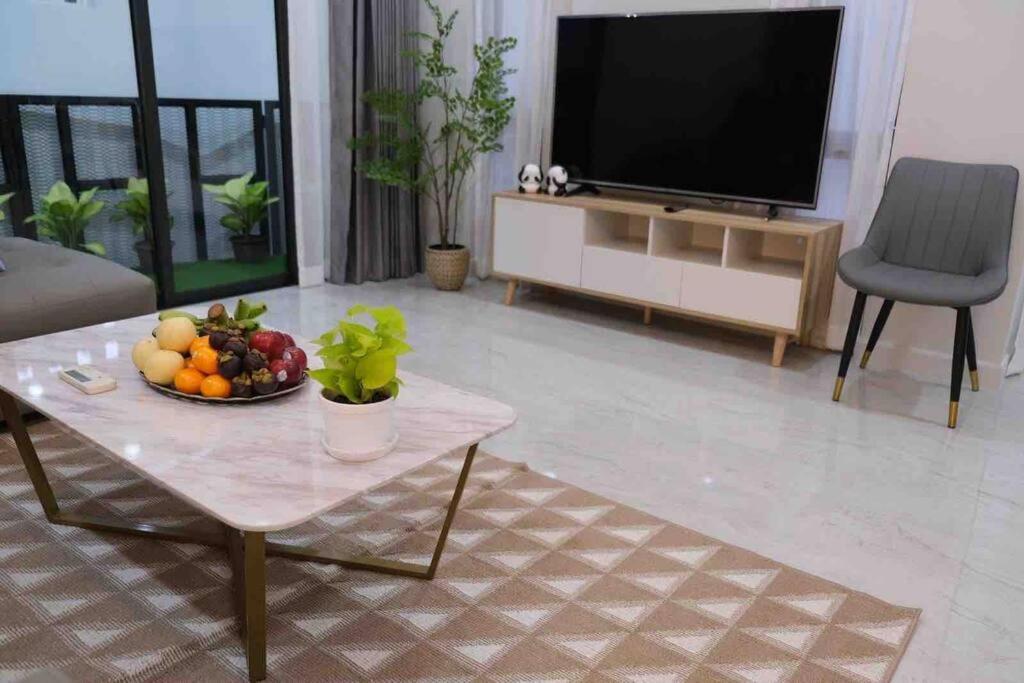 Villa Cheri's Homestay: Townhouse Near Thong Lo Bts