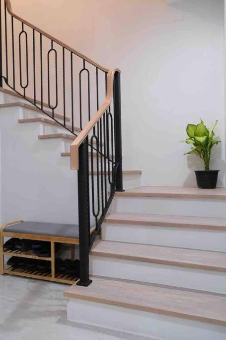 Villa Cheri's Homestay: Townhouse Near Thong Lo Bts Bangkok