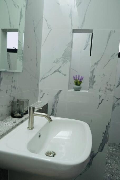 Cheri's 5and1 Bedroom Townhouse In Sukhumvit 36 , Bangkok, Near Tonglo Rail Station *