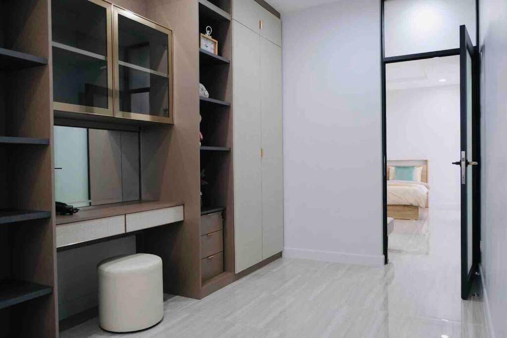Villa Cheri's 5and1 Bedroom Townhouse In Sukhumvit 36 , Bangkok, Near Tonglo Rail Station *
