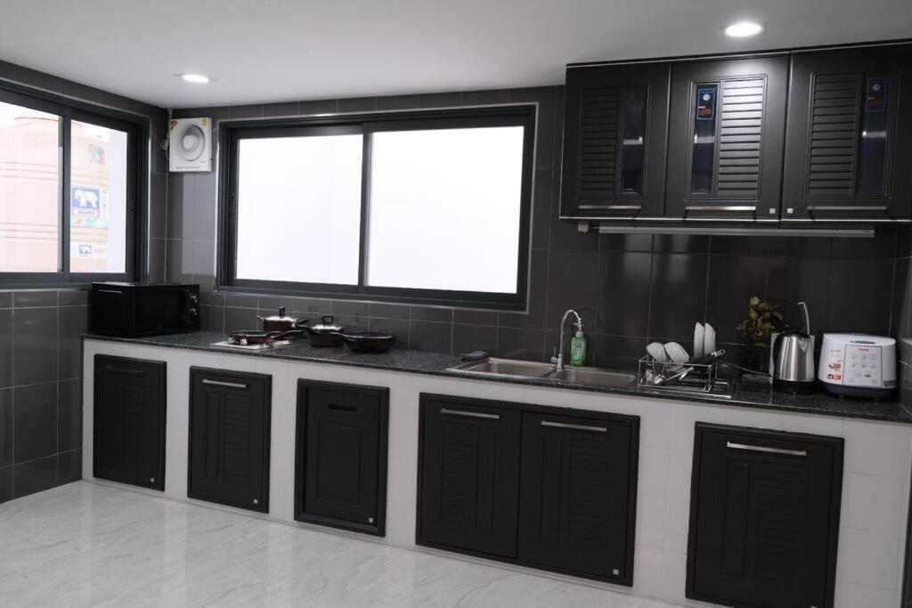 Cheri's Homestay: Townhouse Near Thong Lo Bts