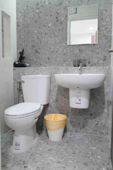 Cheri's 5and1 Bedroom Townhouse In Sukhumvit 36 , Bangkok, Near Tonglo Rail Station Villa Bangkok