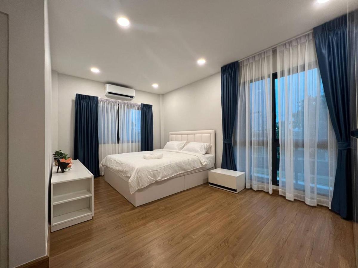 Cheri's Homestay现代两层独栋别墅，4卧4卫，3日送接机1周接送机,近mega邦纳