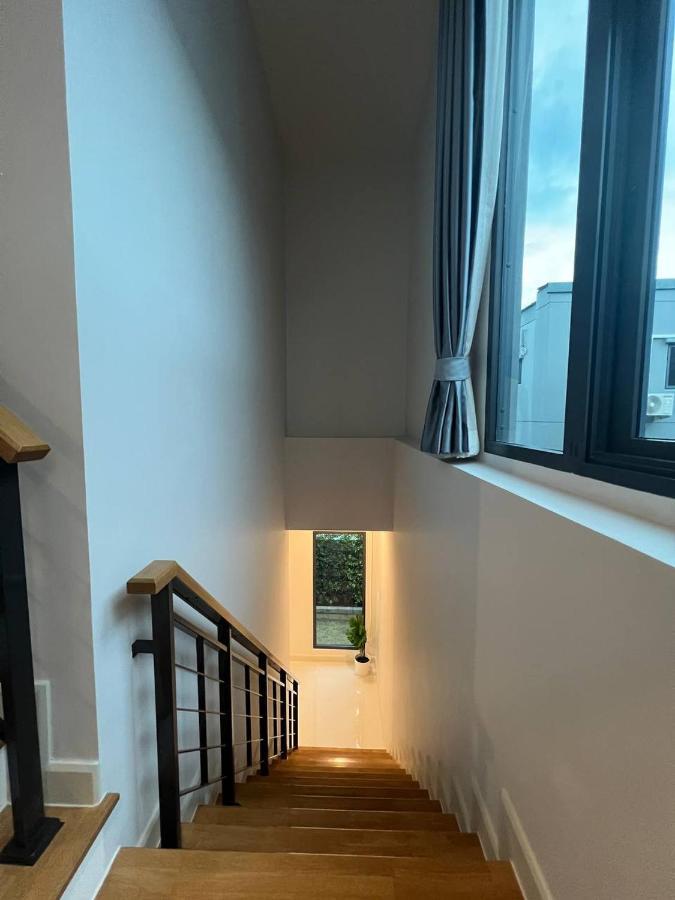 Villa Cheri's Homestay现代两层独栋别墅，4卧4卫，3日送接机1周接送机,近mega邦纳 Bangkok