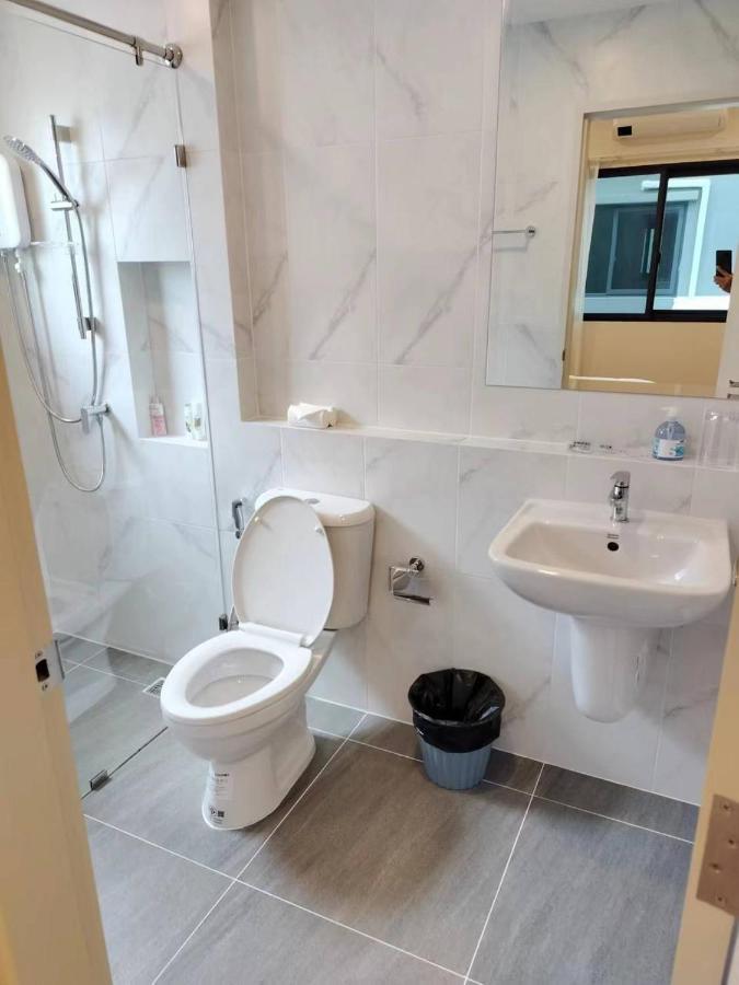 Cheri's Homestay现代两层独栋别墅，4卧4卫，3日送接机1周接送机,近mega邦纳 Bangkok