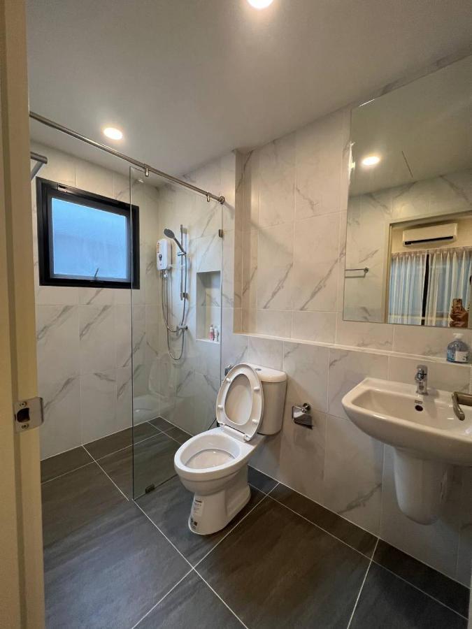 Cheri's Homestay现代两层独栋别墅，4卧4卫，3日送接机1周接送机,近mega邦纳 Villa