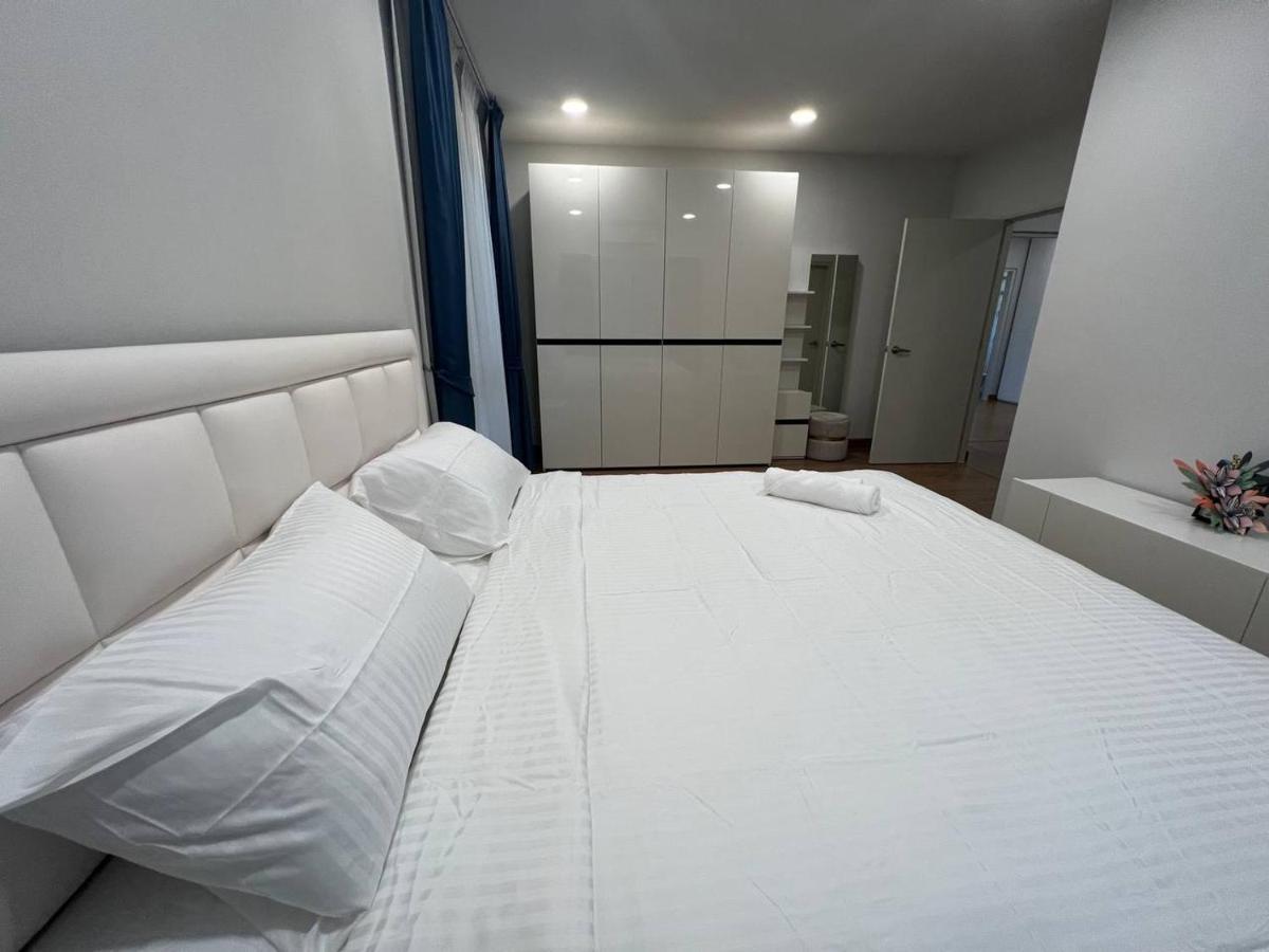 Cheri's Homestay现代两层独栋别墅，4卧4卫，3日送接机1周接送机,近mega邦纳 Villa *