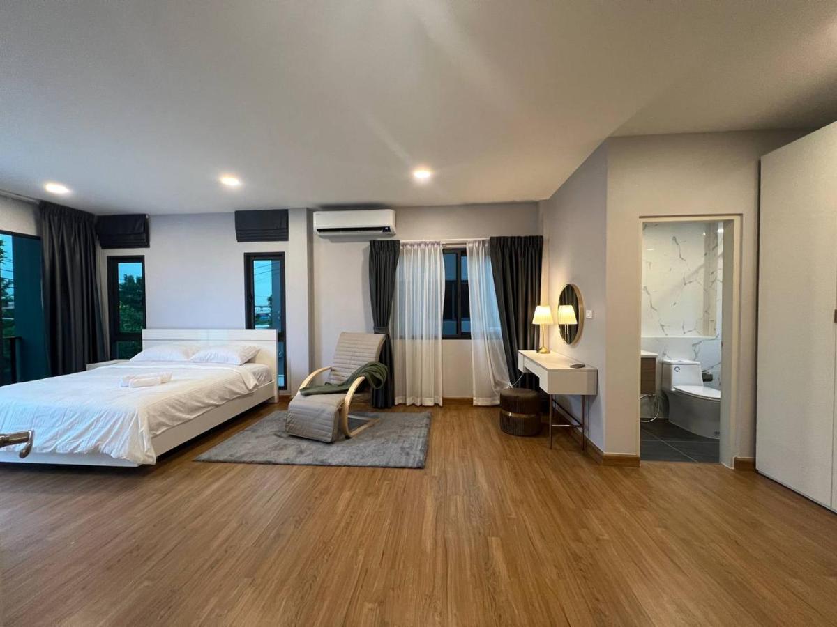 Cheri's Homestay现代两层独栋别墅，4卧4卫，3日送接机1周接送机,近mega邦纳 Villa *