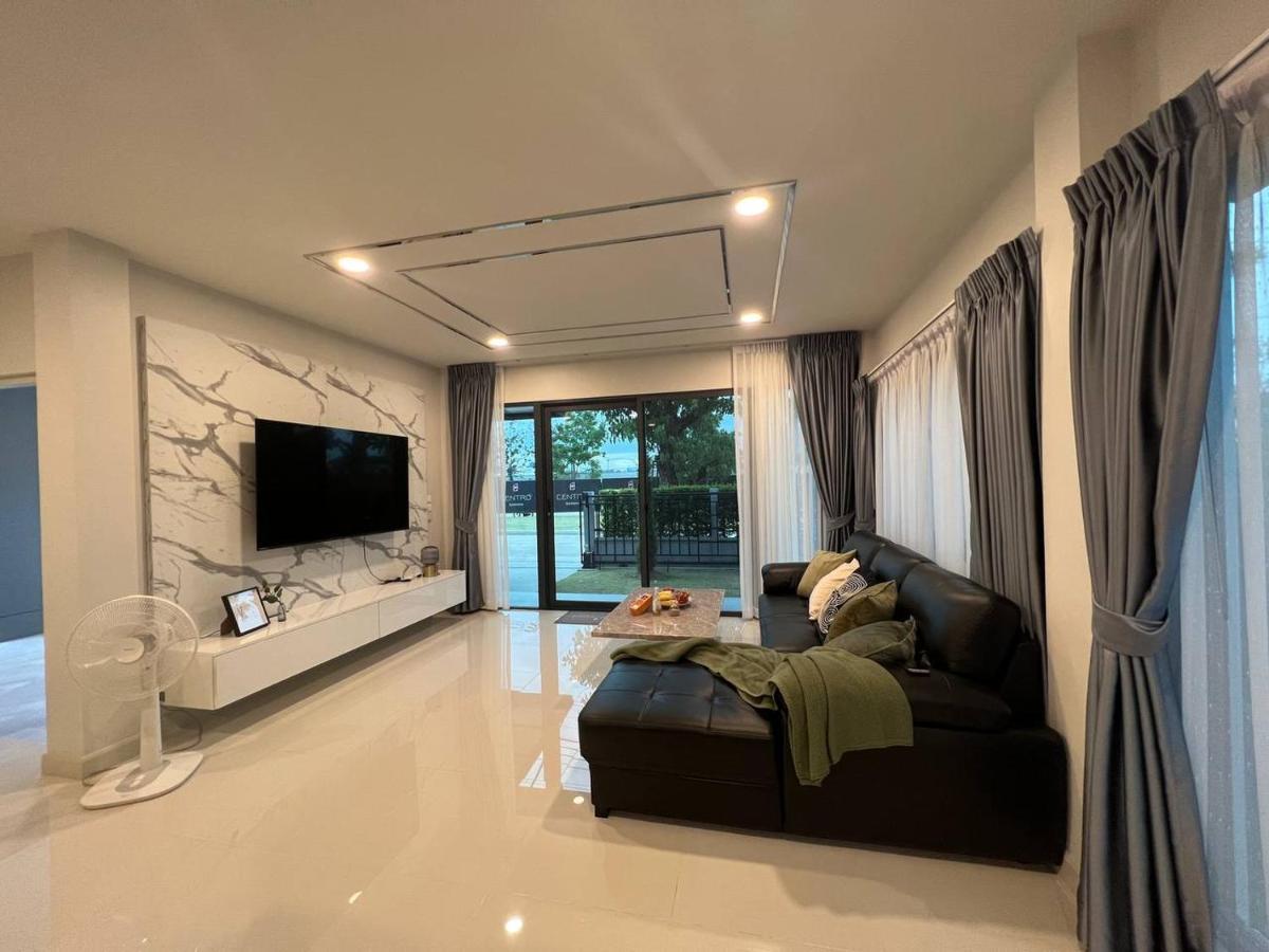Villa Cheri's Homestay现代两层独栋别墅，4卧4卫，3日送接机1周接送机,近mega邦纳 Bangkok