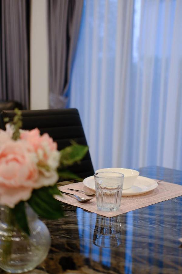 Cheri's Homestay现代两层独栋别墅，4卧4卫，3日送接机1周接送机,近mega邦纳 Villa