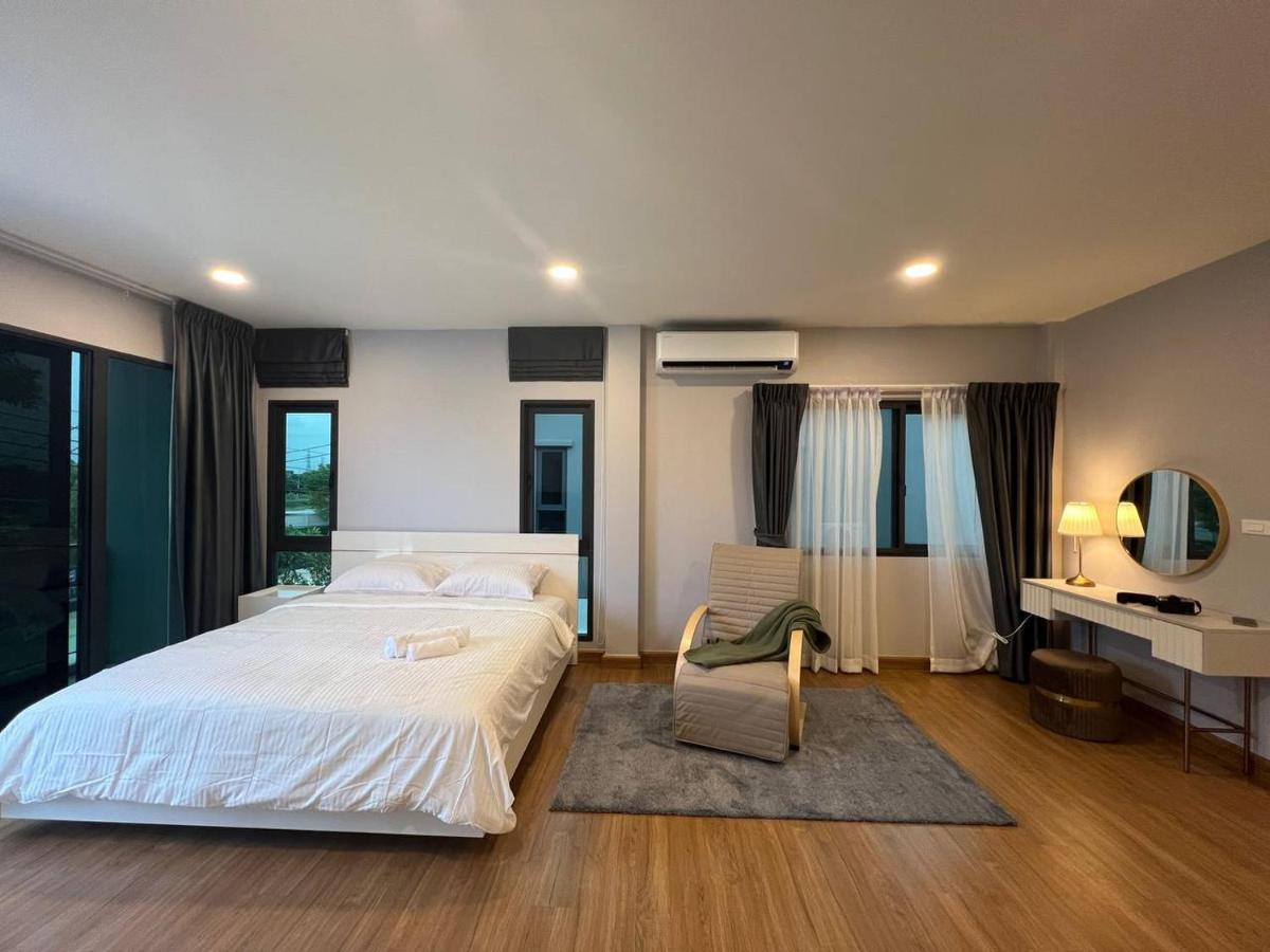 Cheri's Homestay现代两层独栋别墅，4卧4卫，3日送接机1周接送机,近mega邦纳 Villa