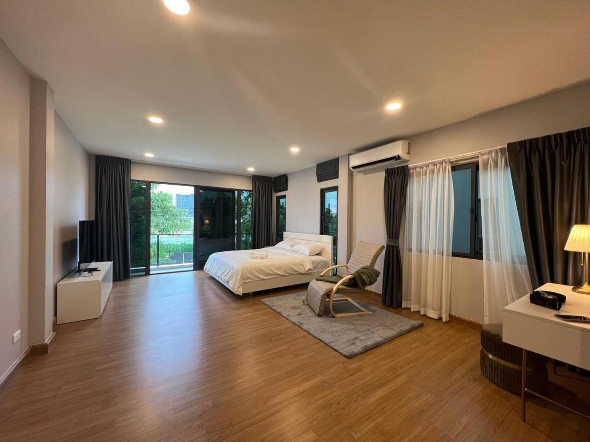 Cheri's Homestay现代两层独栋别墅，4卧4卫，3日送接机1周接送机,近mega邦纳 Villa *